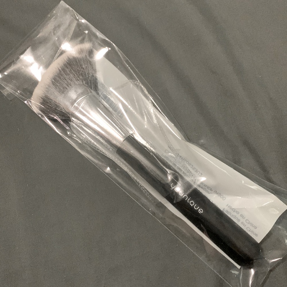 COPY - Younique Angled Fan Brush, black